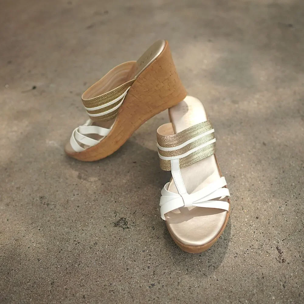 Italian Shoemakers Platform Wedge Sandals Sz 10 White Gold Strappy Made in Italy